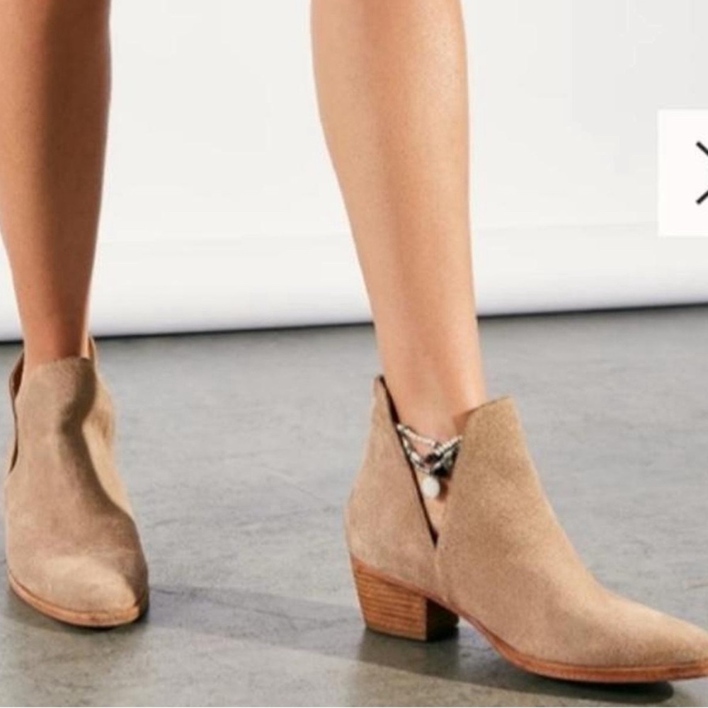 New Free People Double charm V tan suede bootie